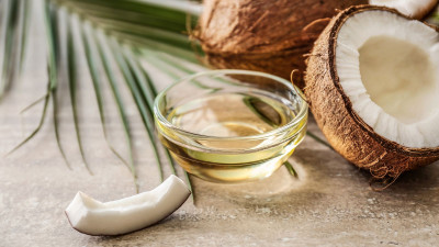 Rasakan Manfaat Minyak Kelapa untuk Rambut
